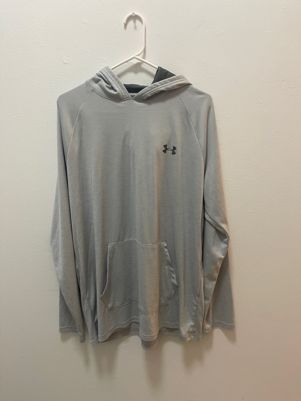 Under Armour Men’s Light Gray Hooded Performance Pullover